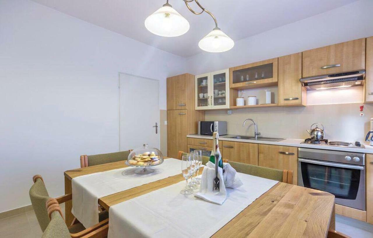 Apartman Eta Apartment Pula Exterior photo