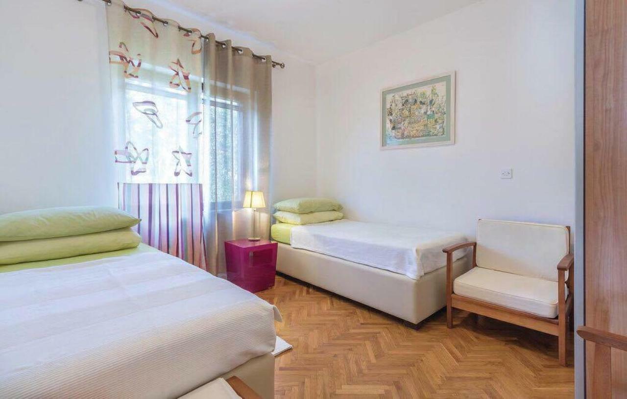 Apartman Eta Apartment Pula Exterior photo