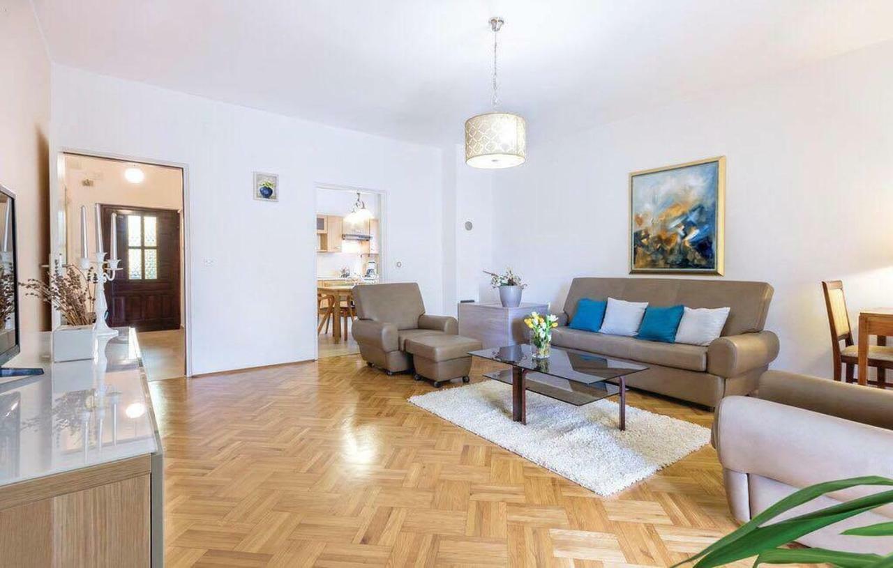 Apartman Eta Apartment Pula Exterior photo